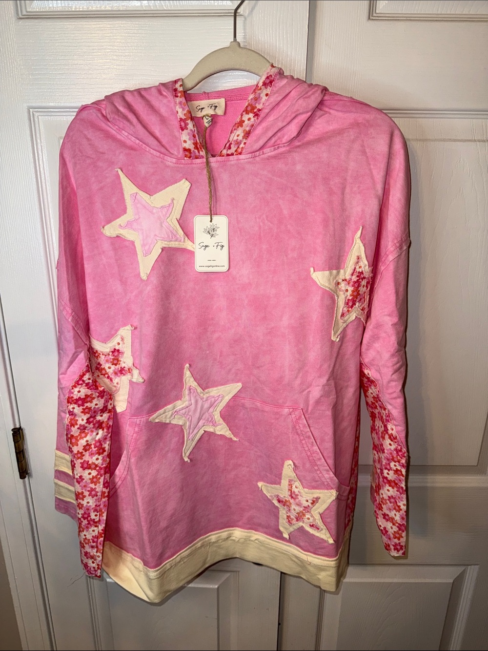 Sage & Fig Pink Star Appliqué Hoodie